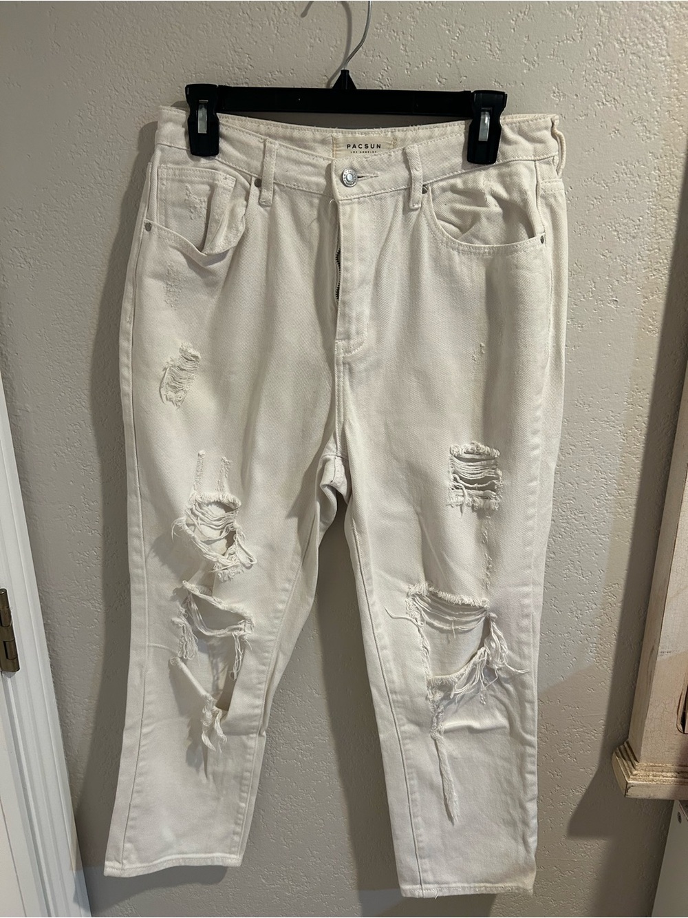 PacSun Women’s White Ripped Slim Straight Jeans